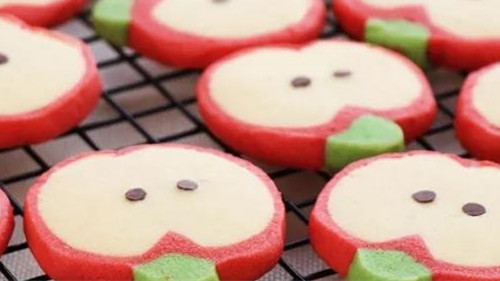 Apple Cookies - Cut the frozen dough into 3cm thick biscuit slices