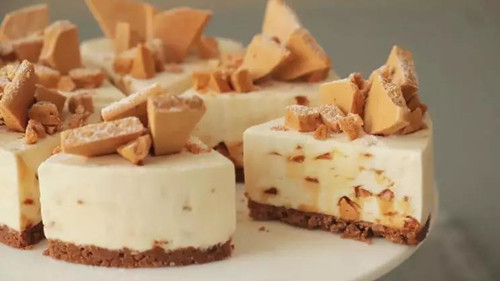 Caramel Cheesecake - the cake is divided into 6 portions - Cheersonic