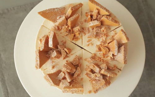 Caramel Cheesecake - the cake is divided into 6 portions - Cheersonic